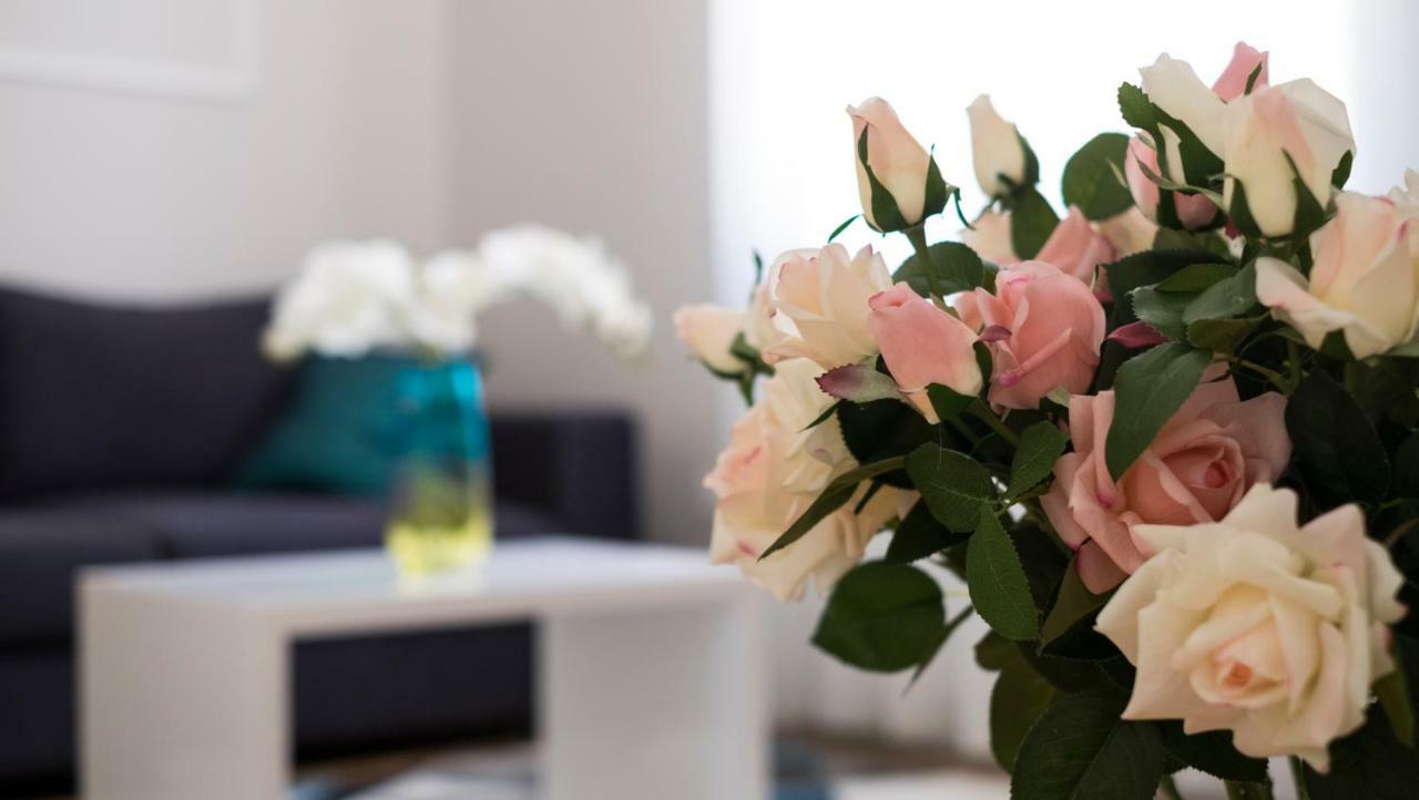White Rose Apartment Zagreb Buitenkant foto