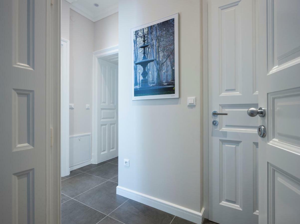 White Rose Apartment Zagreb Buitenkant foto