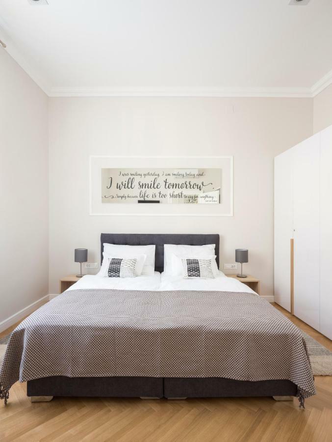 White Rose Apartment Zagreb Buitenkant foto